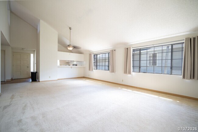 Building Photo - Spacious 3 Bed 2Bath SFM Pets Negotiable- WEST LOCH ESTATES - $3950/month