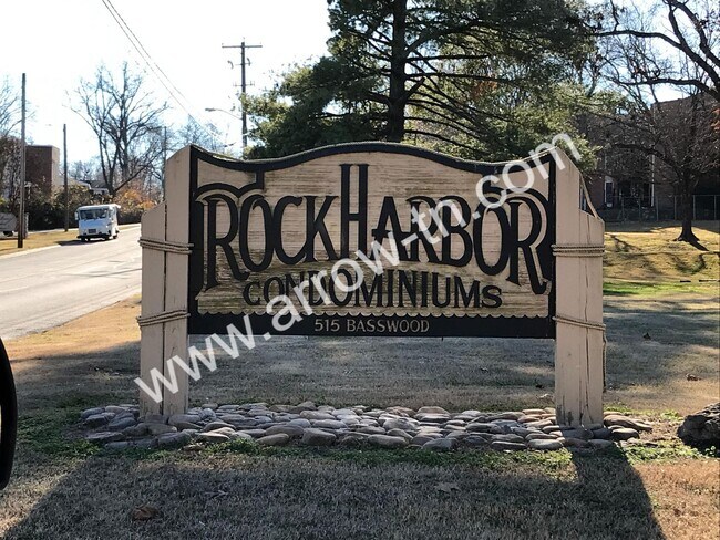Building Photo - Awesome 2 Bedroom Condo Near the River!