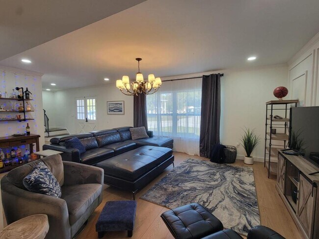 Building Photo - 14716 Carnation Dr