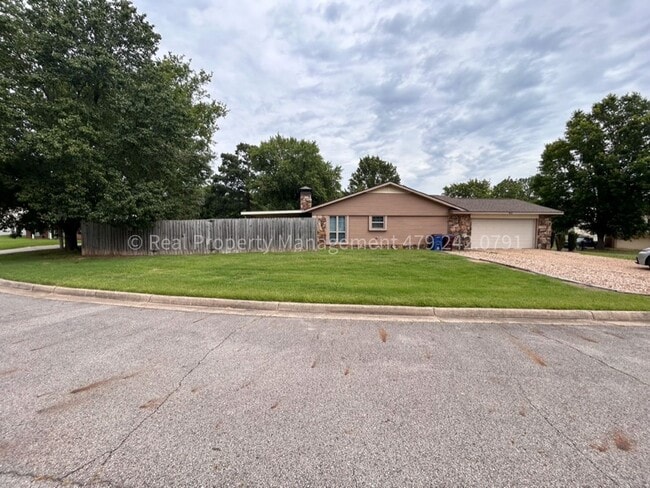 Building Photo - 2804 S 97th Cir