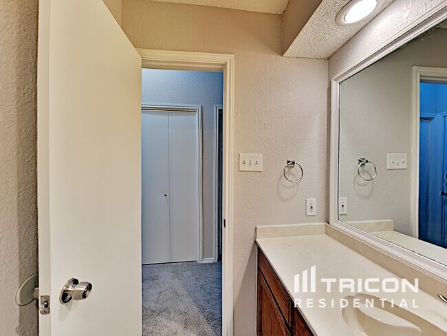 Building Photo - 1637 Woodhall Way