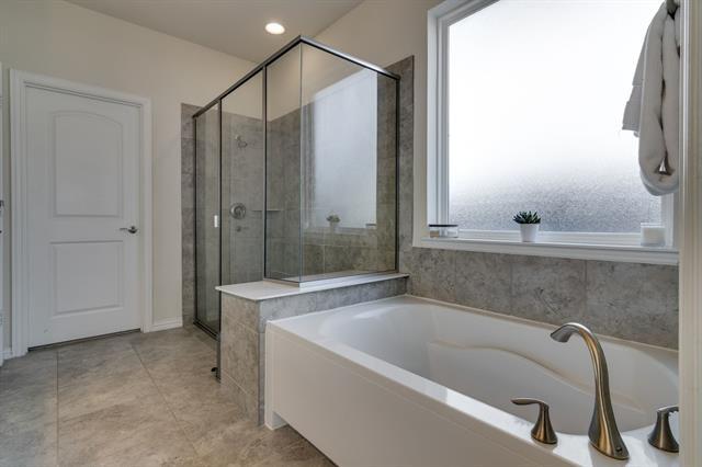 Building Photo - 4800 Meadow Falls Dr