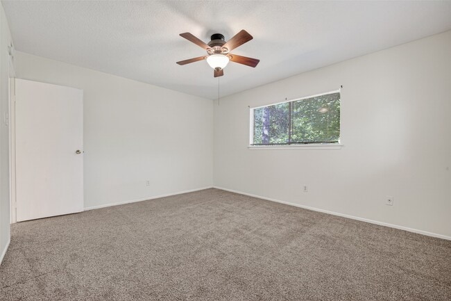 Building Photo - 1106 E Red Cedar Cir