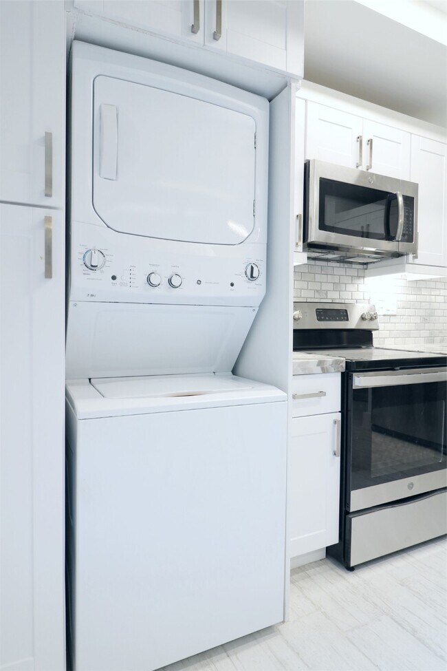 Building Photo - 412 Pacific St