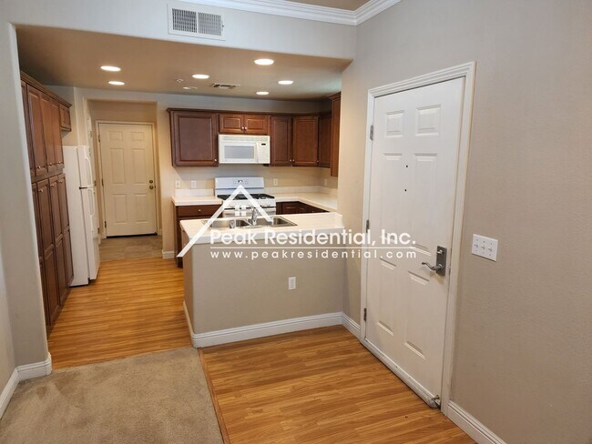 Building Photo - Beautiful Newer 1bd/1ba North Natomas Cond...