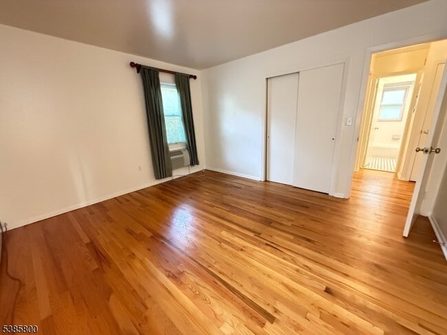 Building Photo - 46 Mt Kemble Ave