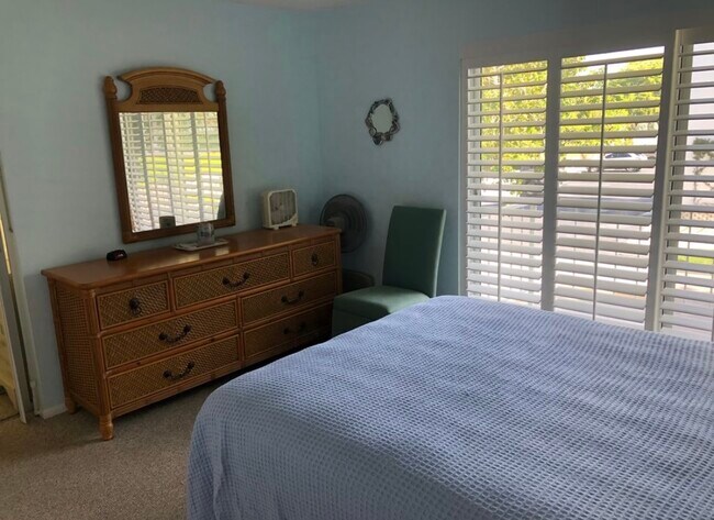 Building Photo - 685-612 12th Ave S