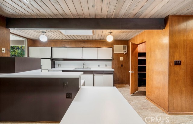 Building Photo - 4924 E Elsinore Ave