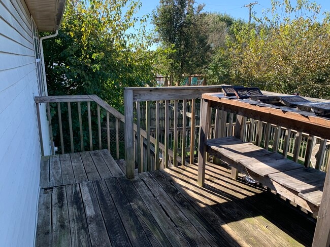 Building Photo - 115 Rough River Run