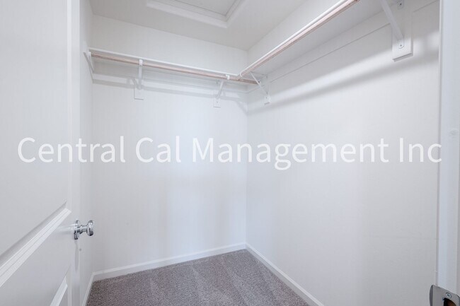 Building Photo - 4 Bedroom/2 Bath Home with Solar in the Desired Southwest - $2500 Per Month!