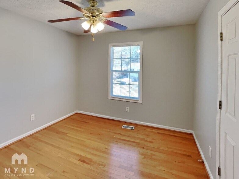 Building Photo - 307 Burton Dr