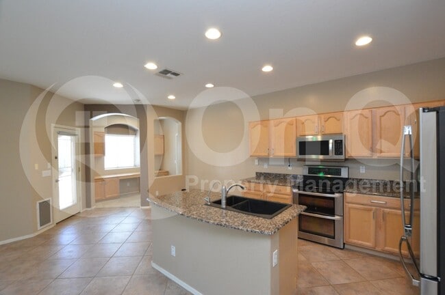 Building Photo - 3371 E Canary Way