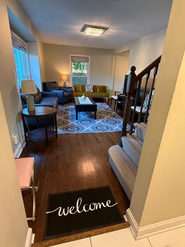 Building Photo - Beautiful Furnished 3BR/2BA Home in Prime Lincolnwood Location – Top-Rated Schools