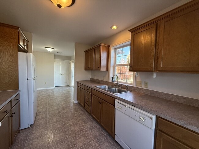 Building Photo - Three Bedroom Condo in Tradition Point