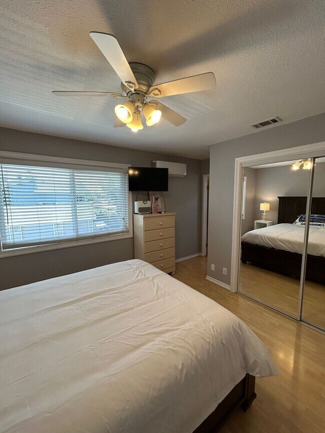 Building Photo - New! Fully Furnished Costa Mesa Condo Near Back Bay!