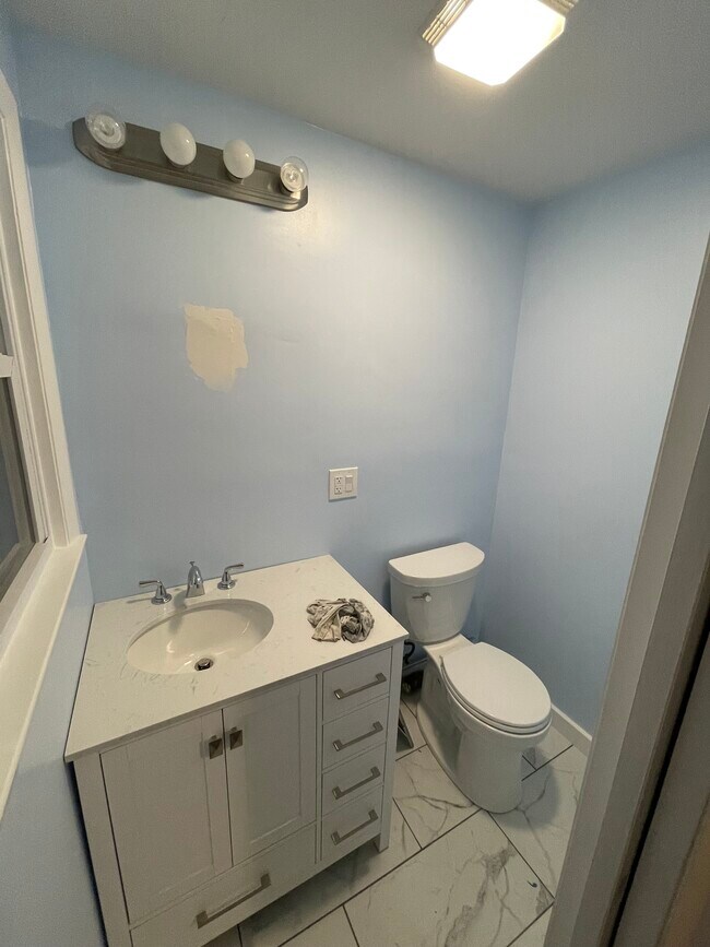 1/2 Bath in Bedroom 3 - 8 Proctor St