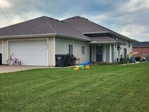 Building Photo - 917 Northwood Dr