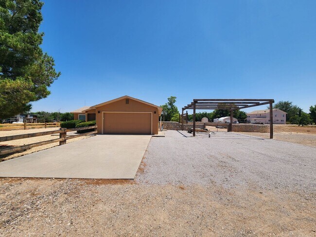 Building Photo - 1535 Vajillo Ln