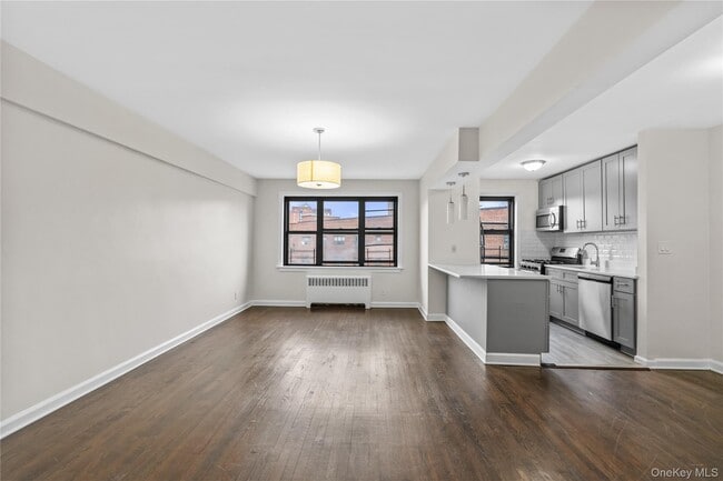 Building Photo - 33 William St