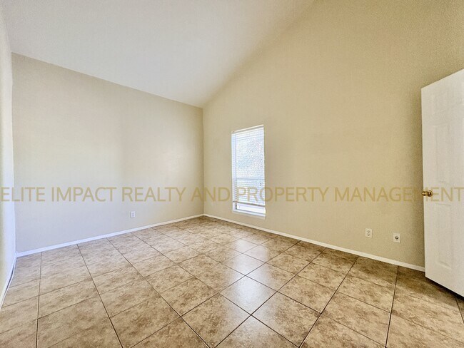 Building Photo - 1620 N Wilmot Rd