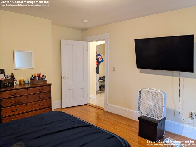 Building Photo - 464 Highland Ave