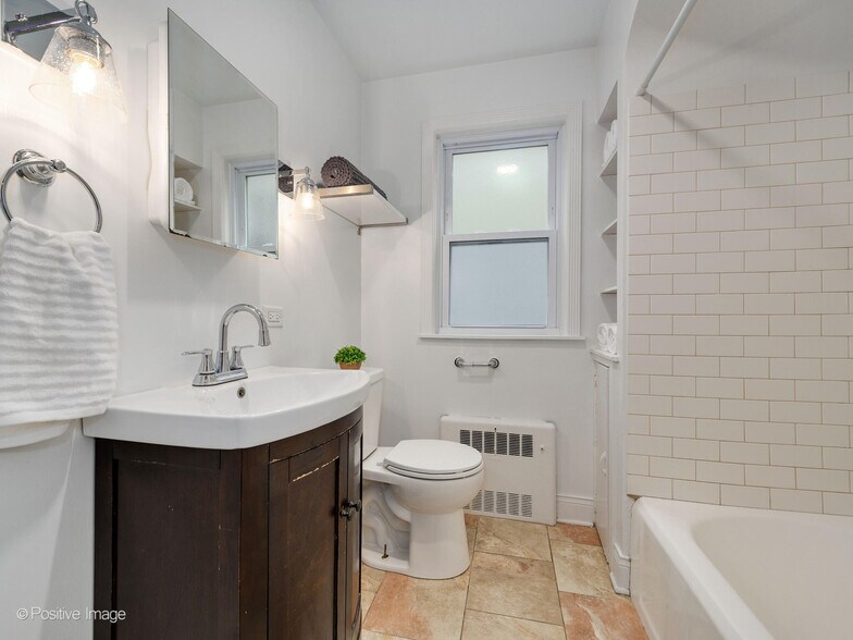 Building Photo - 2843 N Christiana Ave