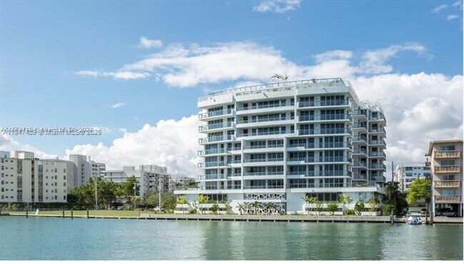 Building Photo - 9261 E Bay Harbor Dr