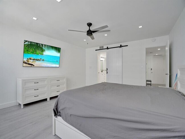 Building Photo - 3430 Galt Ocean Dr