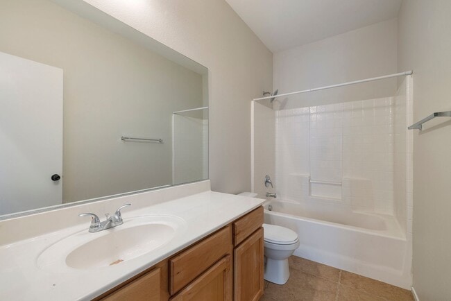 Building Photo - GATED NW HOME - 4 BEDROOMS W/ 1 BED AND BA...