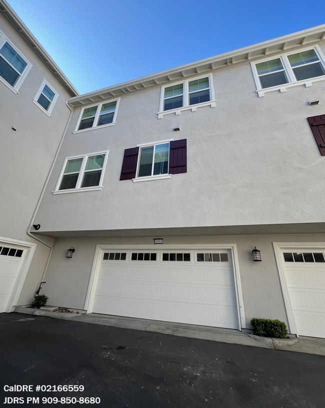 Building Photo - Yorba Linda 3 Bedroom Condo