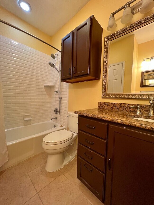 Building Photo - WONDERFUL WEST CAMPUS 1 BEDROOM - AVAILABLE AUGUST 2026 - OVERLOOK CONDOS - $1600