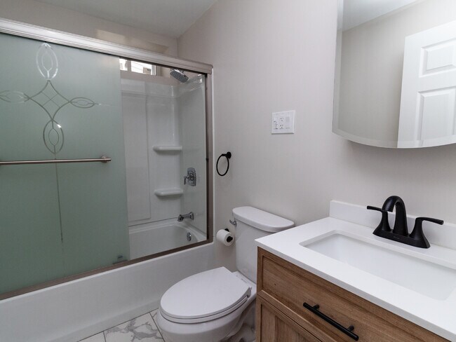 Building Photo - 511 Geneva Ave