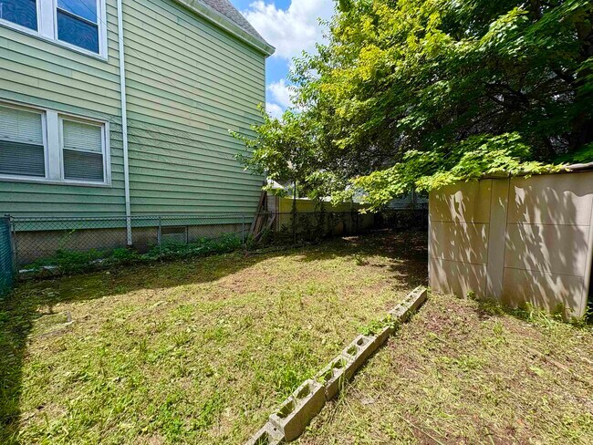 Building Photo - 663 Avenue C