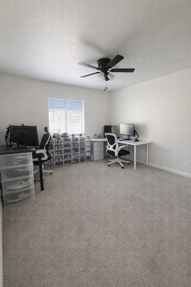 Building Photo - 220 N 22nd Pl