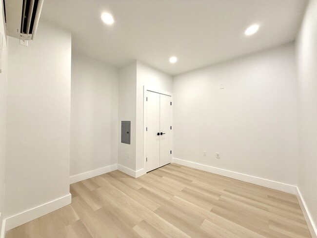 Building Photo - 320 Forrest St