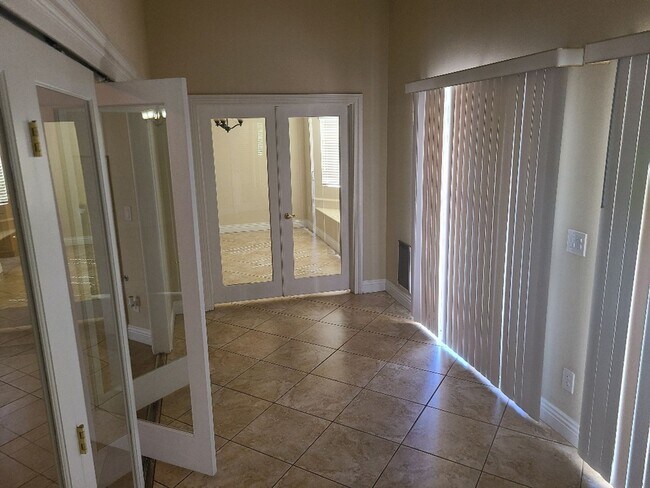 Building Photo - Amish #2