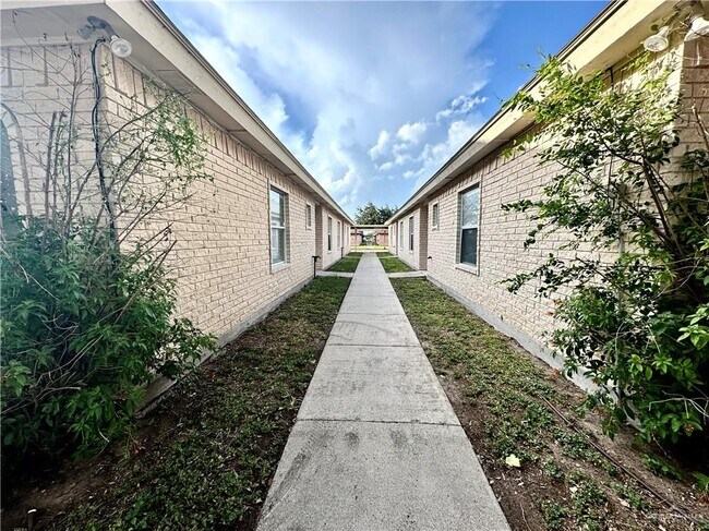 Building Photo - 2013 Agua Fina Ave