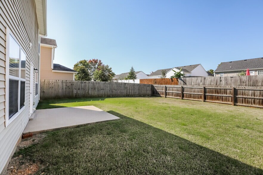 Building Photo - 1620 Beaconcrest Cir