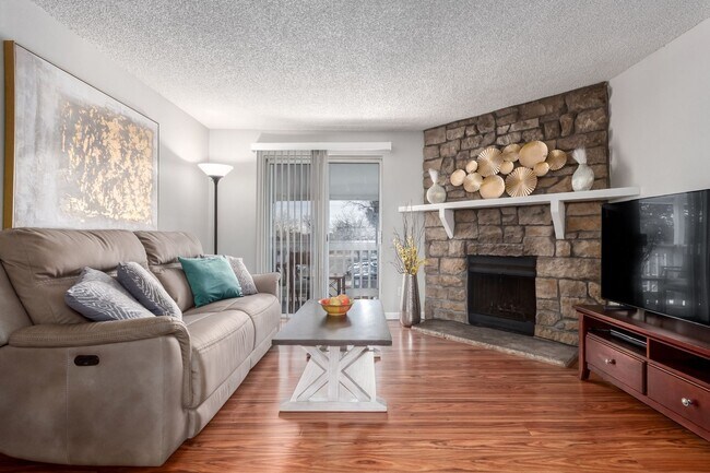 Building Photo - Beautiful 2 Bedroom Condo Across from Aurora Medical Center