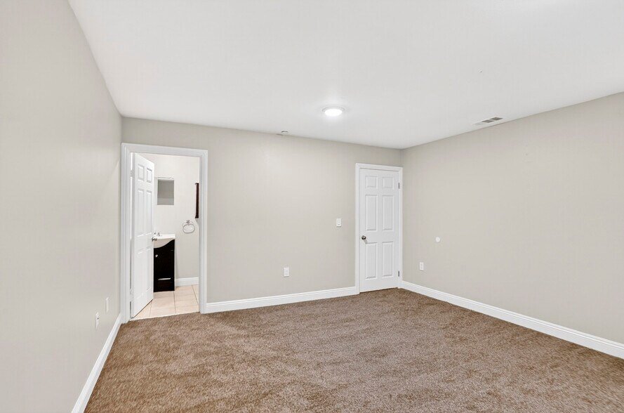 Building Photo - 11227 Towne Ave