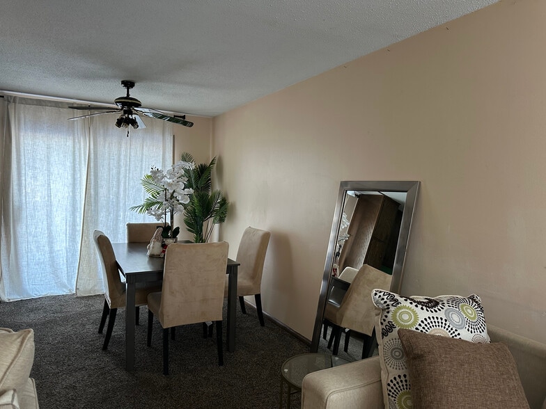 Dining Room - 8236 Douglas Cir N