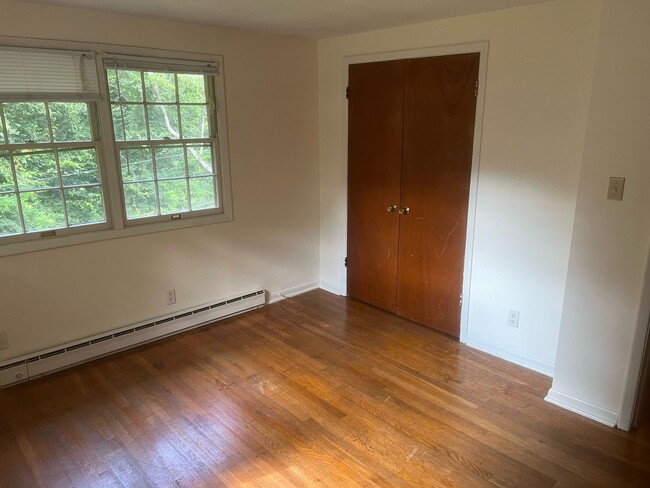 Building Photo - Spacious 2 Bedroom Minutes From UNC Campus