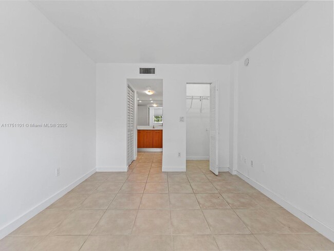 Building Photo - 750 NE 64th St