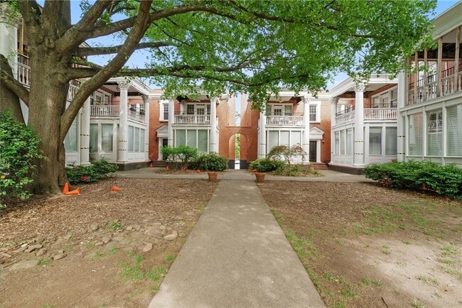 Building Photo - 878 Briarcliff Rd NE