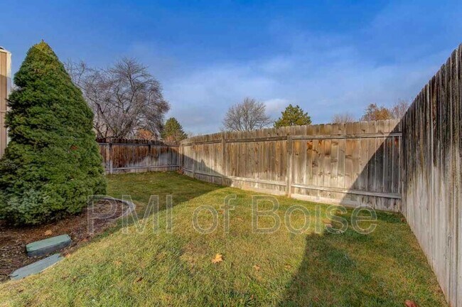 Building Photo - 810 N Horton St