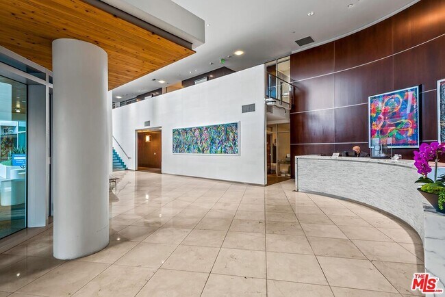 Building Photo - 13700 Marina Pointe Dr