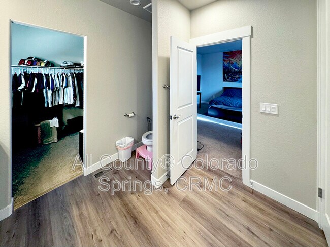 Building Photo - 6755 Carriage Meadows Dr