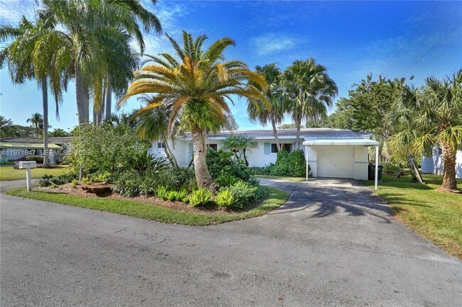 Building Photo - 8300 SW 61st Ave