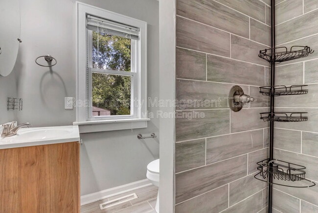 Building Photo - 4511 Newport Ave