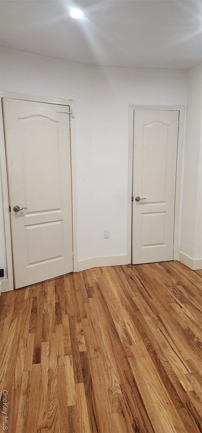 Building Photo - 452 Linwood St